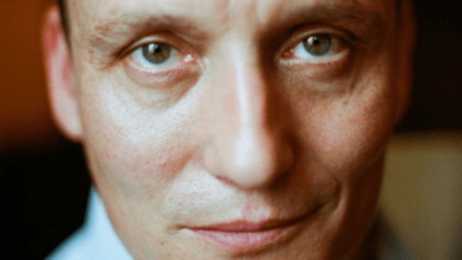dark web series german actor oliver masucci with green eyes
